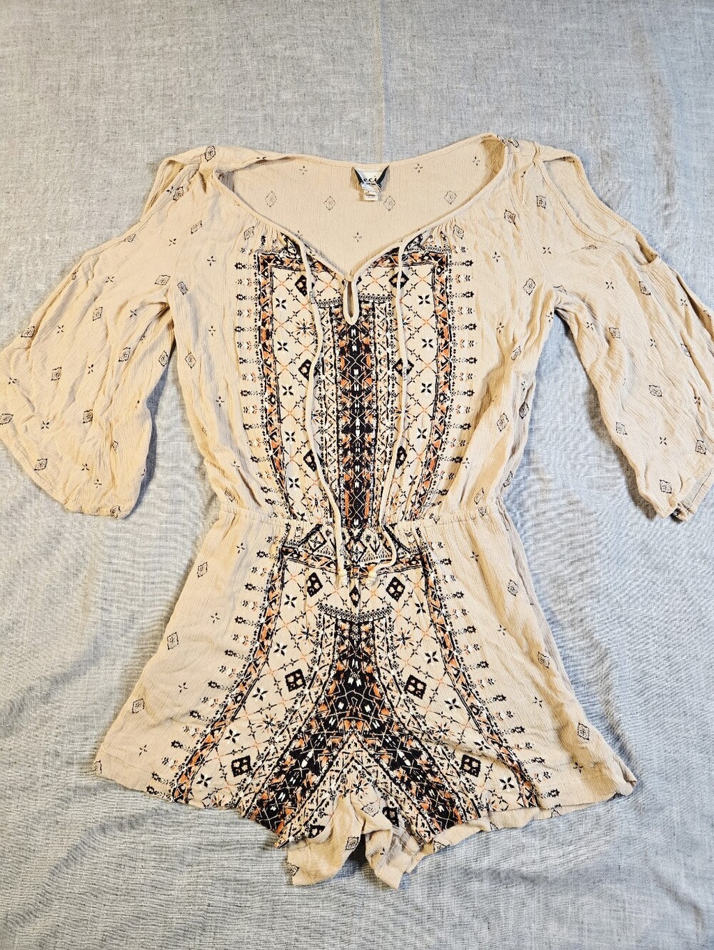 eci New York Womens Small Beige Geometric Cold Shoulder Romper Boho Tie Front
